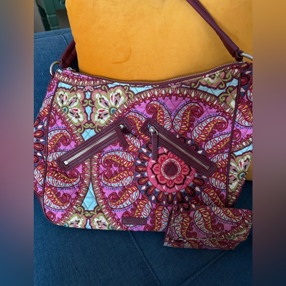 EUC Vera Bradley Vivian in Resort Medallion With Matching Wallet